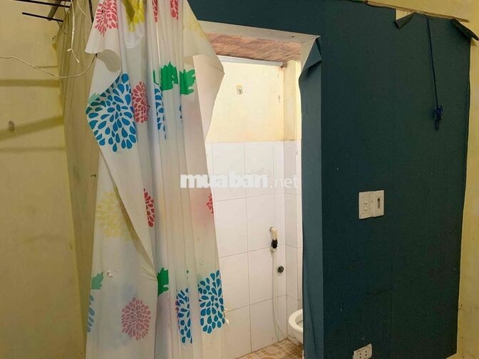 Nhà trọ giá rẻ 13 m² giá 1tr5 Quang Trung Hà Đông, có sẵn giường.