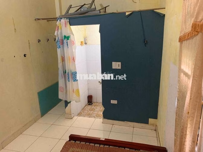 Nhà trọ giá rẻ 13 m² giá 1tr5 Quang Trung Hà Đông, có sẵn giường.