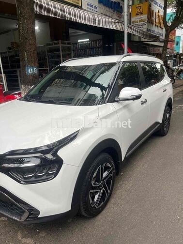 Kia Carens Luxury 2023 Trắng 7 chỗ