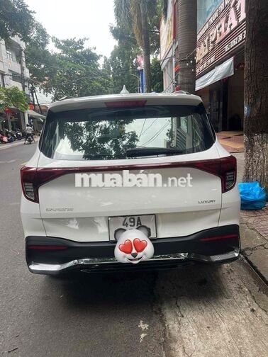Kia Carens Luxury 2023 Trắng 7 chỗ