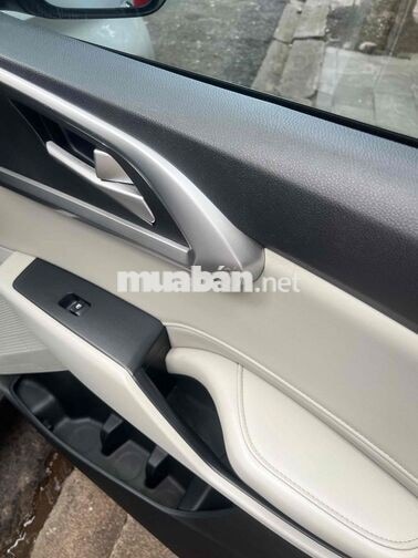 Kia Carens Luxury 2023 Trắng 7 chỗ
