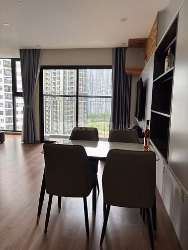 Chính chủ cho thuê căn góc, view bể bơi, nội khu. Đầy đủ tiện nghi.