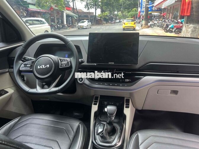 Kia Carens Luxury 2023 Trắng 7 chỗ