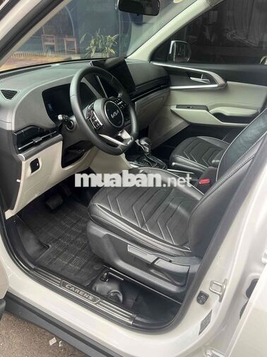 Kia Carens Luxury 2023 Trắng 7 chỗ
