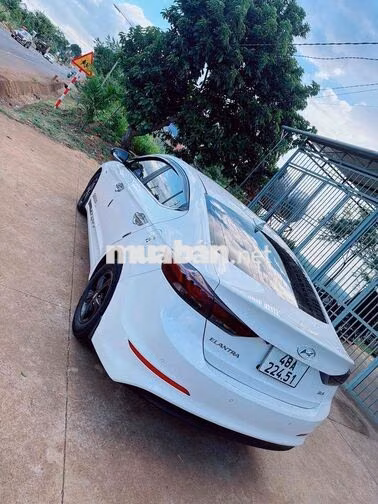 Hyundai Elantra 2017 1.6 MT - 150000 km
