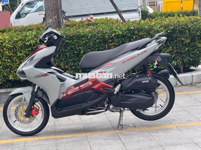 Honda Air Blade 2024 Xám đỏ