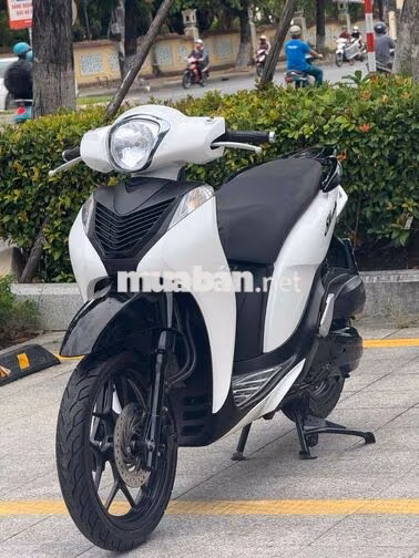 Honda SH Mode 2018 Trắng đen