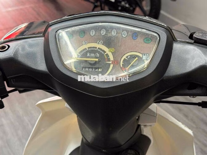 Sirius 50cc 2024 Trắng Bánh Mâm