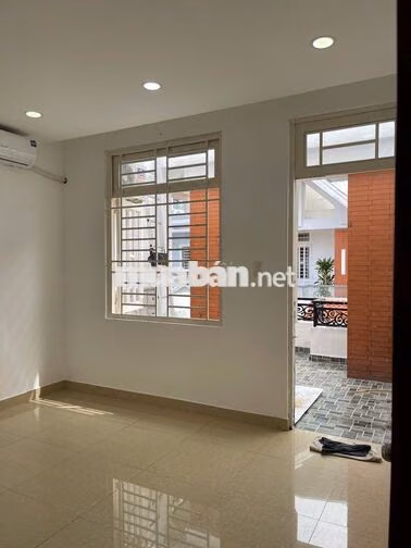 NHÀ PHỐ - 5PN 4WC - KDC HỒNG ĐÀO - QUỐC LỘ 13, ĐỐI DIỆN VẠN PHÚC