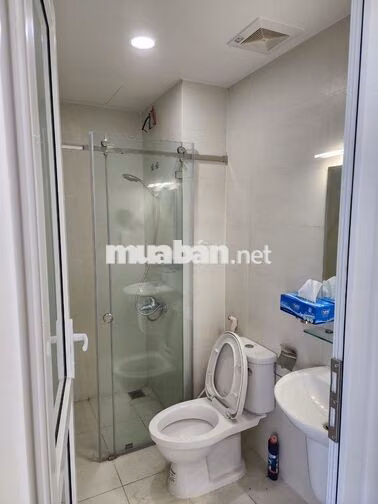 Cho thuê officetel Lavita Charm - căn góc, giá tốt, gần Metro.
