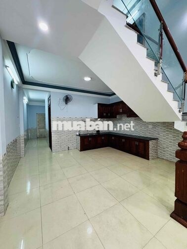 Nhà 2 tầng mặt tiền trung tâm gần Phan Đăng Lưu 12tr 3pn