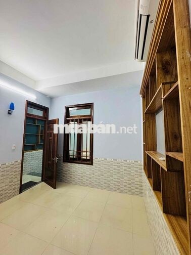 Nhà 2 tầng mặt tiền trung tâm gần Phan Đăng Lưu 12tr 3pn