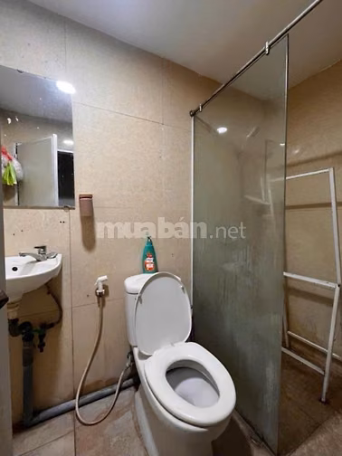 Cho thuê căn hộ Tập thể 60m ở Tầng 2 Khu Hoàng Ngọc Phách