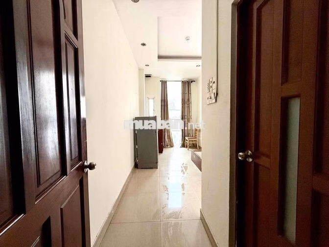 TRỐNG SẴN STUDIO BAN CÔNG FULL NỘI THẤT NGAY HUIT-CÓ THANG MÁY -HẦM XE