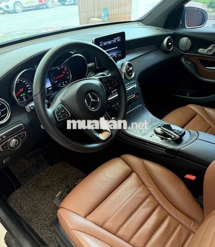 Mercedes GLC 300 2017 Trắng/Nâu xe đi 1 Chủ 🔥