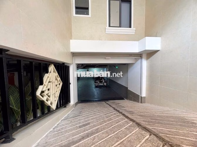 Balcony Nguyễn Công Hoan Phan Xích Long Phú Nhuận nhà Hầm xe thang máy