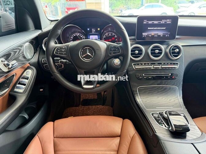 Mercedes GLC 300 2017 Trắng/Nâu xe đi 1 Chủ 🔥