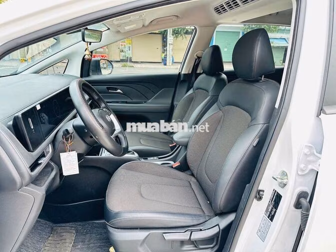 Hyundai STARAGER Premium 7 chỗ 2026 Trắng
