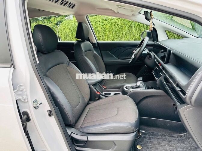 Hyundai STARAGER Premium 7 chỗ 2026 Trắng