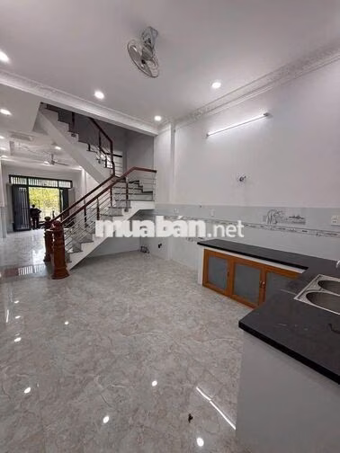 CHO THUÊ NHÀ 3 LẦU MỚI ĐẸP HẺM 5M PHƯỜNG THỚI AN QUẬN 12