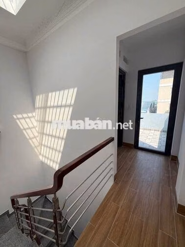 CHO THUÊ NHÀ 3 LẦU MỚI ĐẸP HẺM 5M PHƯỜNG THỚI AN QUẬN 12