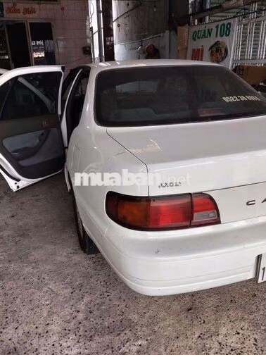 Toyota Camry Trắng Tự động Xăng
