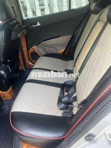 Hyundai Grand i10 Sedan mt màu Bạc