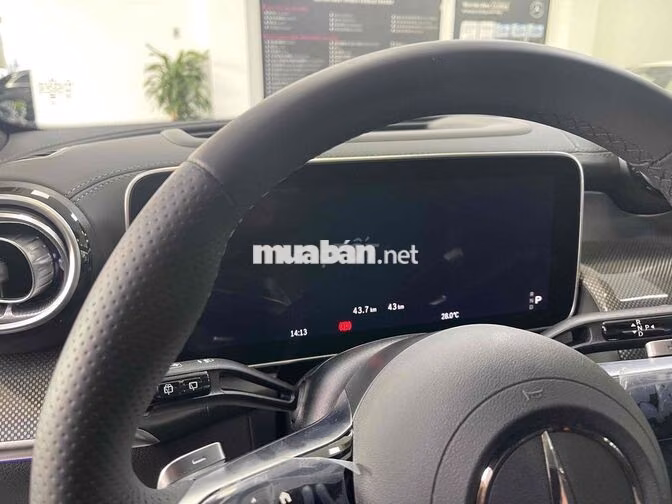 Mercedes-Benz GLC 300 model 2026 giá siêu lướt