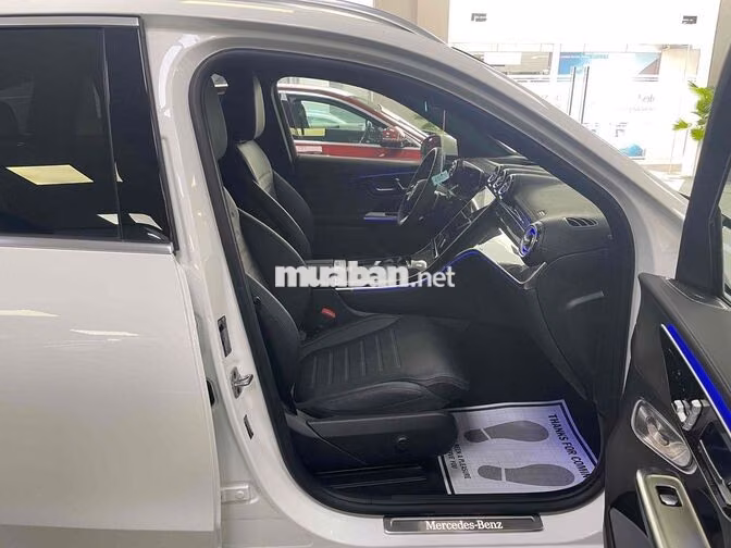 Mercedes-Benz GLC 300 model 2026 giá siêu lướt