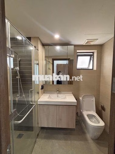 Cho thuê căn hộ đẹp nhà trống ở ngay