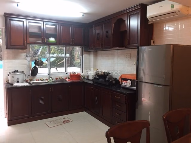 Nhà đẹp, gần biển, dầy đủ tiện nghị