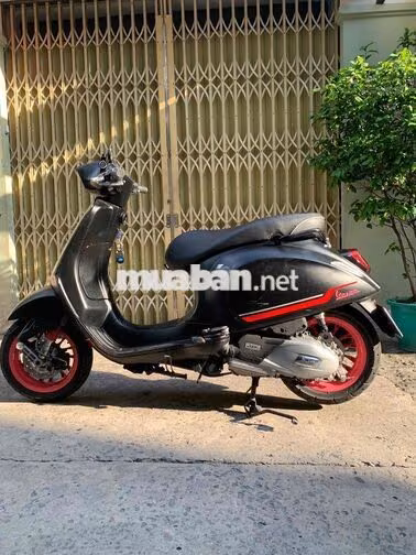 Piaggio Vespa 125i 2023 5000 km Đen hồng