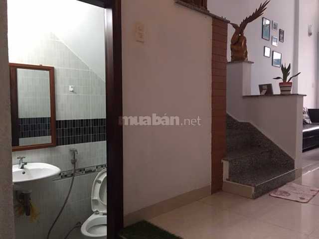 Nhà đẹp, gần biển, dầy đủ tiện nghị