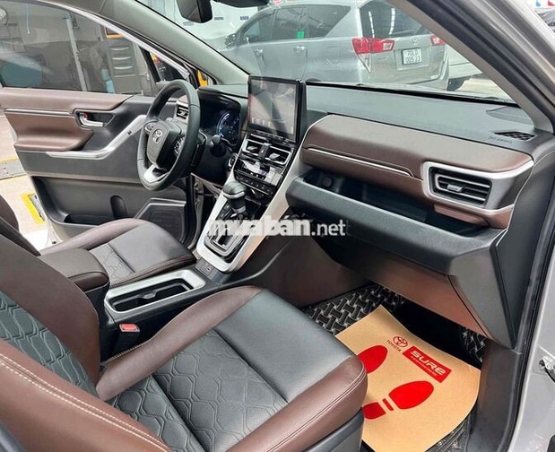 Toyota Innova Hybrid HEV 2024 Bạc 55.000km