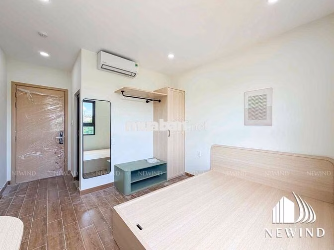 KHAI TRƯƠNG CĂN HỘ THIẾT KẾ HIỆN ĐẠI ĐỐI DIỆN RMIT BAN CÔNG, CỬA SỔ