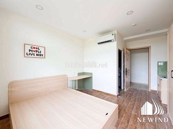 KHAI TRƯƠNG CĂN HỘ THIẾT KẾ HIỆN ĐẠI ĐỐI DIỆN RMIT BAN CÔNG, CỬA SỔ