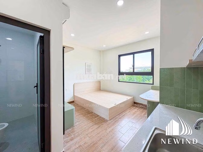 KHAI TRƯƠNG CĂN HỘ THIẾT KẾ HIỆN ĐẠI ĐỐI DIỆN RMIT BAN CÔNG, CỬA SỔ