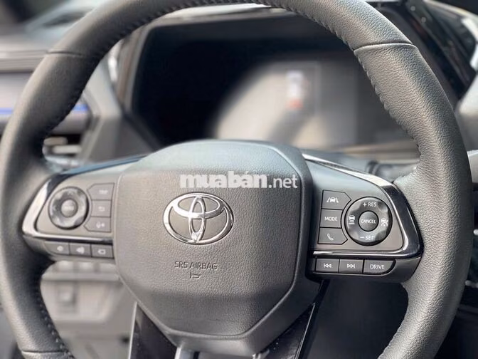 Toyota Yaris Cross HEV 2023 xăng điện 
