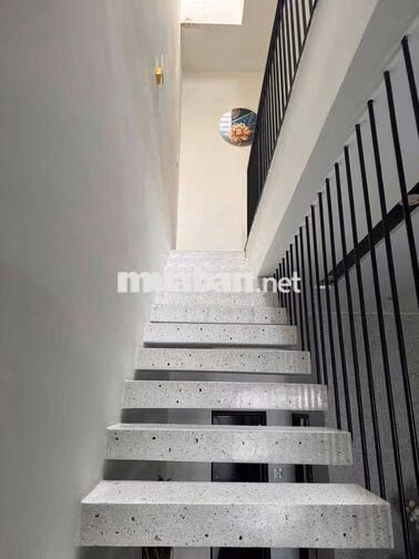 nhà nguyên căn mặt tiền đường diên hồng hoà xuân