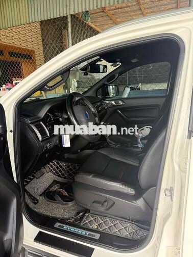 Ford Everest 7 chỗ Trắng 50807.7 km