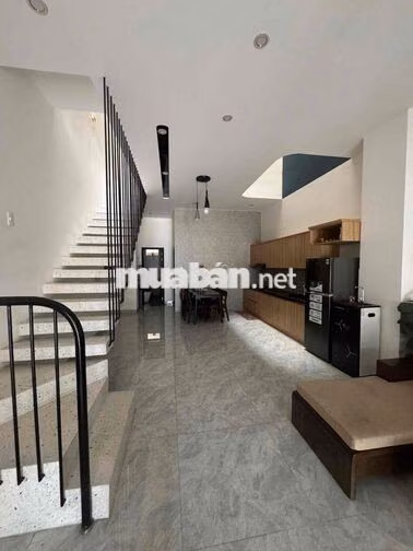 nhà nguyên căn mặt tiền đường diên hồng hoà xuân