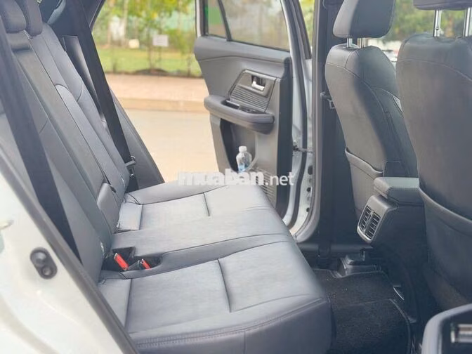Toyota Yaris Cross HEV 2023 xăng điện 