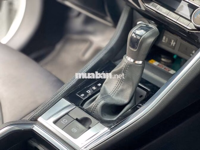 Toyota Yaris Cross HEV 2023 xăng điện 