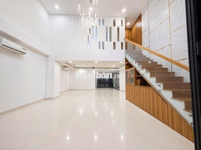 SIÊU PHẨM ĐƯỜNG THỜI TRANG -  224F Huỳnh Văn Bánh, P.11, PN, 5X20M