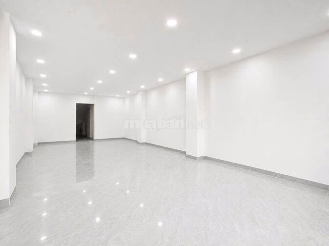 SIÊU PHẨM ĐƯỜNG THỜI TRANG -  224F Huỳnh Văn Bánh, P.11, PN, 5X20M