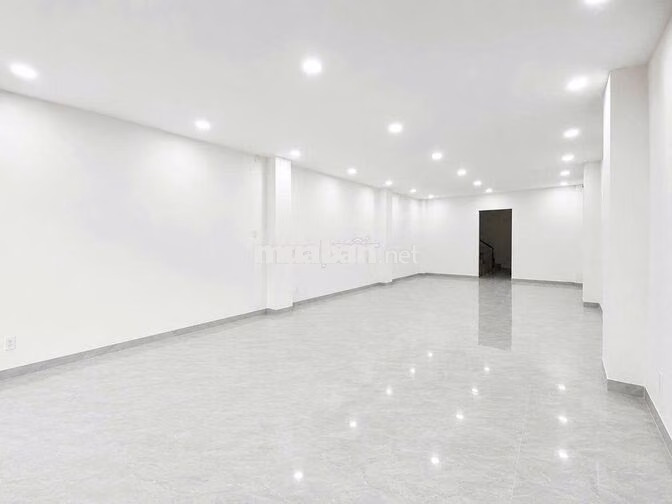 SIÊU PHẨM ĐƯỜNG THỜI TRANG -  224F Huỳnh Văn Bánh, P.11, PN, 5X20M