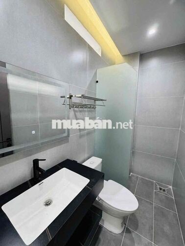 NHÀ MỚI XÂY!!! FULL NỘI THẤT, THANG MÁY - HẺM XE TẢI Lạc Long Quân
