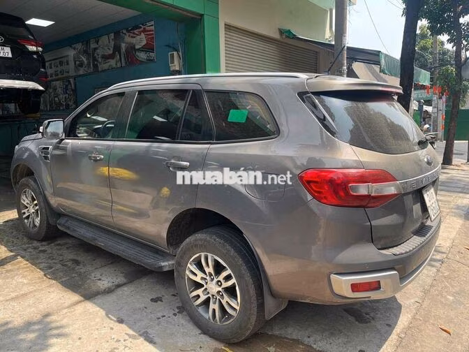 Ford Everest 2018 SUV Xám 7 chỗ 121.875 km