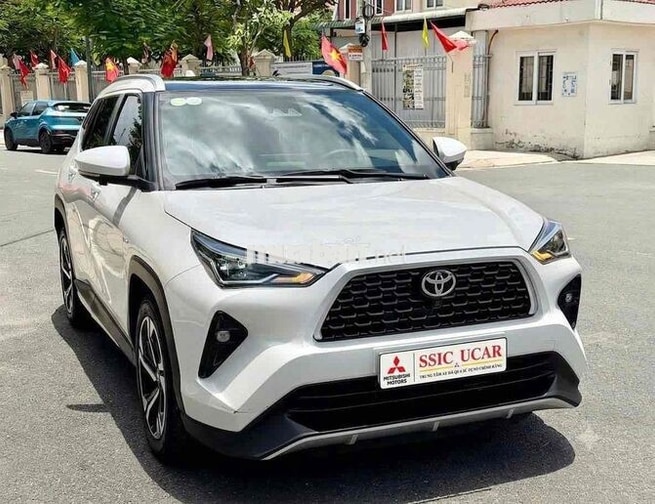 Yaris Cross HEV 2025 180tr nhận xe