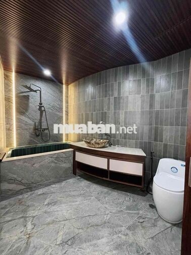 cần bán nhà trung tâm sát mặt tiền - hướng nam